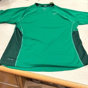 Mens Nike  dri fit short sleeve shirt size Med